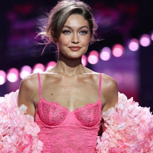 Travis Kelce's Fiancée Taylor Swift Pays Tribute to BFF Gigi Hadid with Classy Game-Day Outfit for Colts vs. Chiefs Week 12 Clash