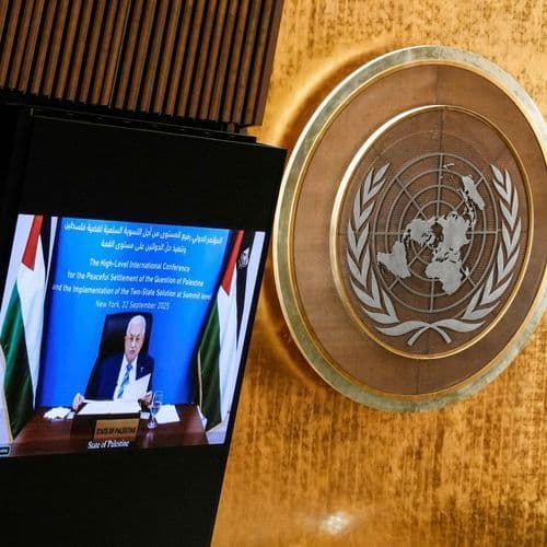 Abbas Issues Decree to Postpone Palestinian Election