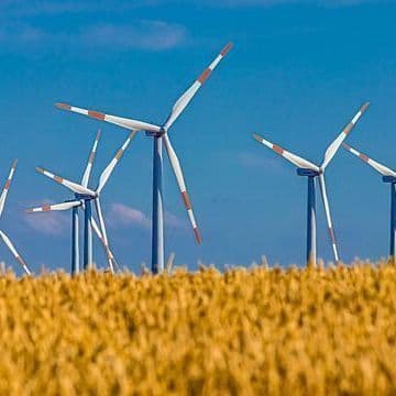Wind Turbine Blade Falls on Highway, Leaves 1 Hurt
